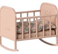 Maileg rose cradle 1