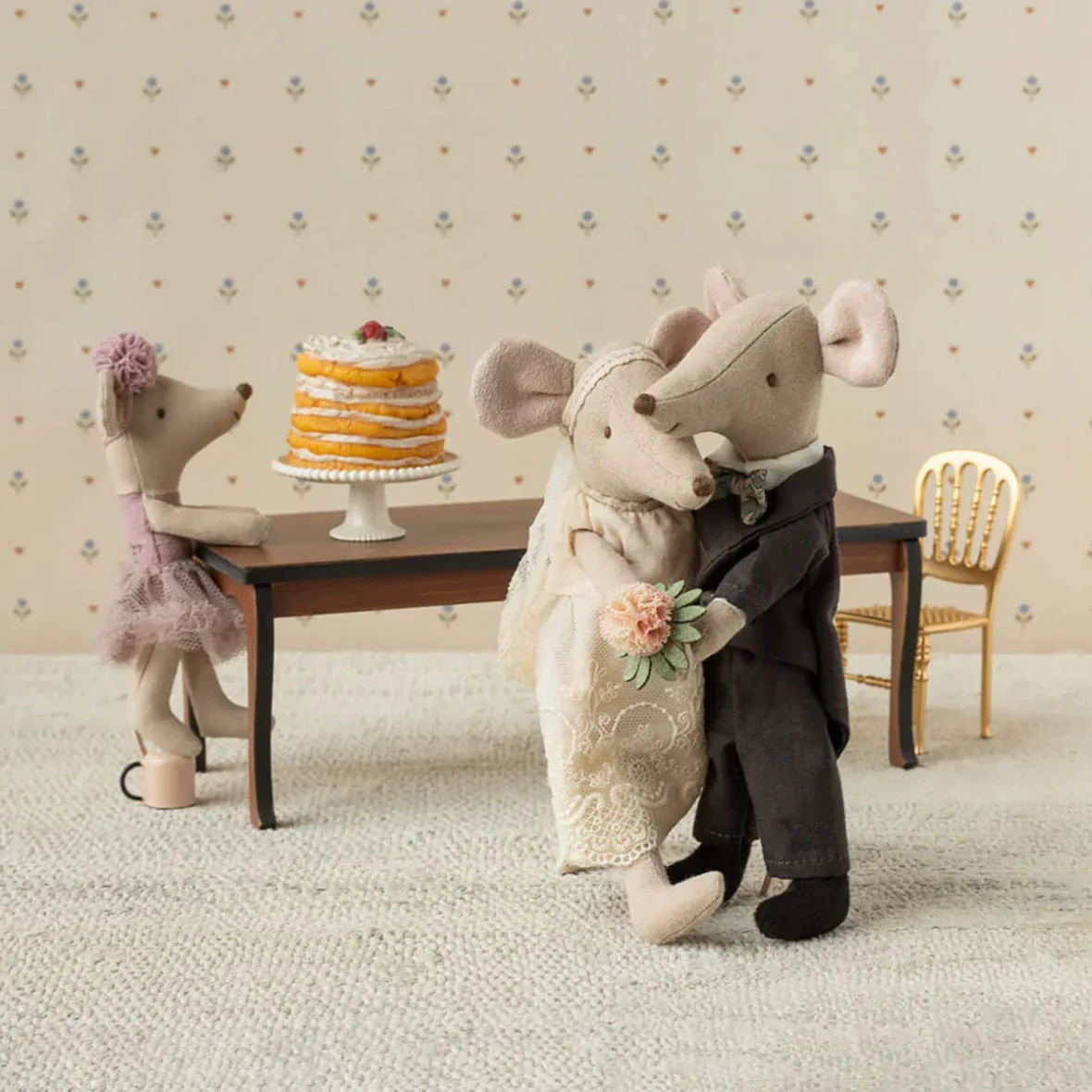 Maileg-SS26-Mum-And-Dad-Wedding-Mice-In-A-Box-17-6300-00-2
